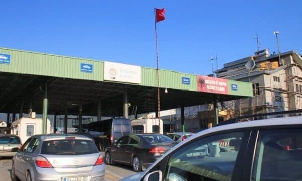Qendra për Menaxhim Kufitar del me një njoftim të dytë: Hyrja për në Shqipëri është normalizuar