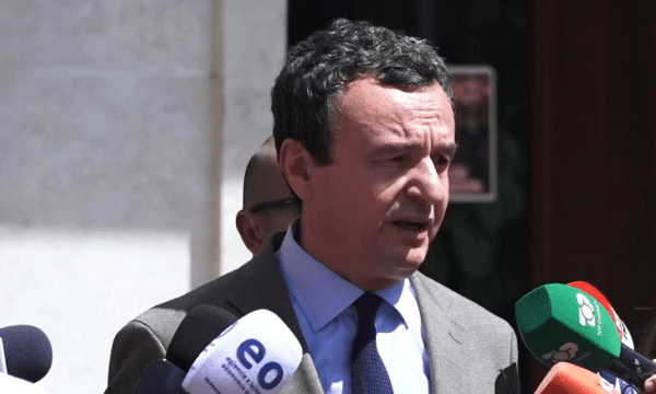 A po i pret zhvillimet në LDK për të rinisur bisedimet? Kurti iu shmanget gazetarëve