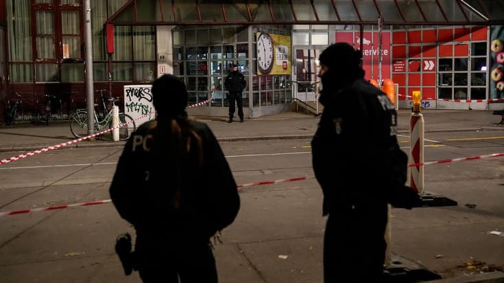 Berlin: Gruaja mbahet peng për 11 orë në një supermarket, arrestohet agresori