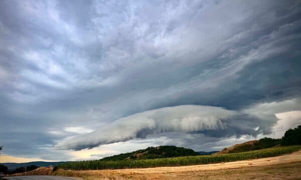 “Shelf clouds”, lloji i veçantë i reve që u paraqiten dje përgjatë stuhisë me shi e breshër në Kosovë