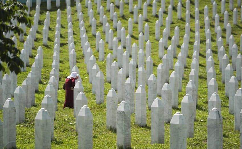 Turqia kujton Srebrenicën, thotë se mbetet zë i të shtypurve – edhe i Kosovës