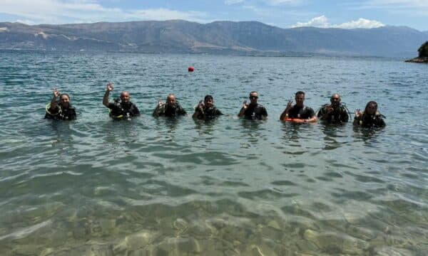 Pjesëtarë të FSK-së përfundojnë me sukses trajnimin e zhytjes në Republikën e Shqipërisë