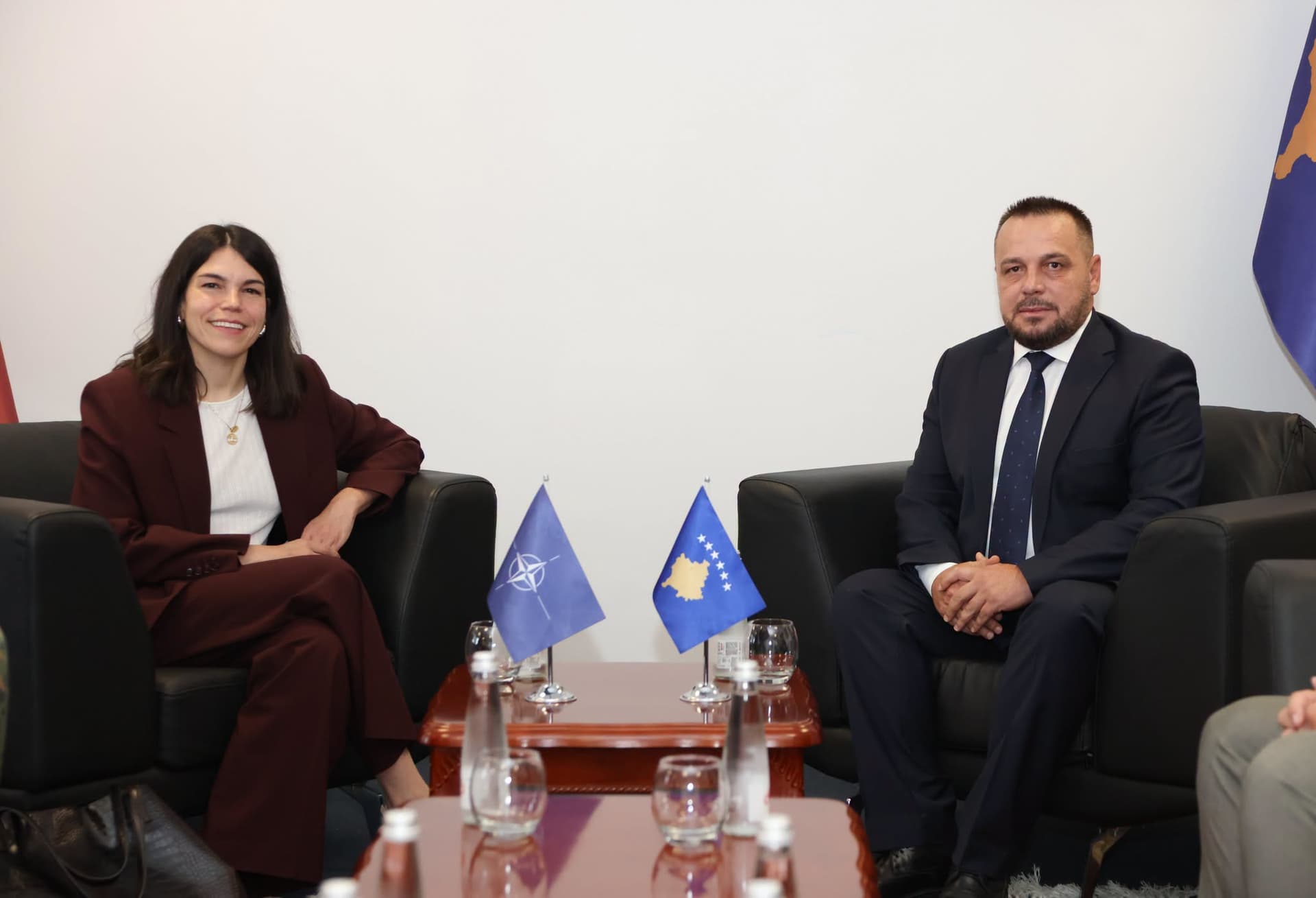 Maqedonci pret zyrtaren e NATO-s, diskutojnë për sigurinë në rajon