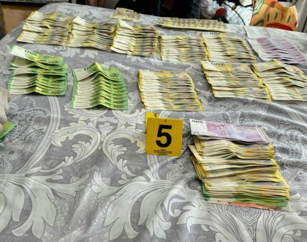 Bastiset shtëpia e të dyshuarit për spiunazh, sekuestrohen rreth 40 mijë euro