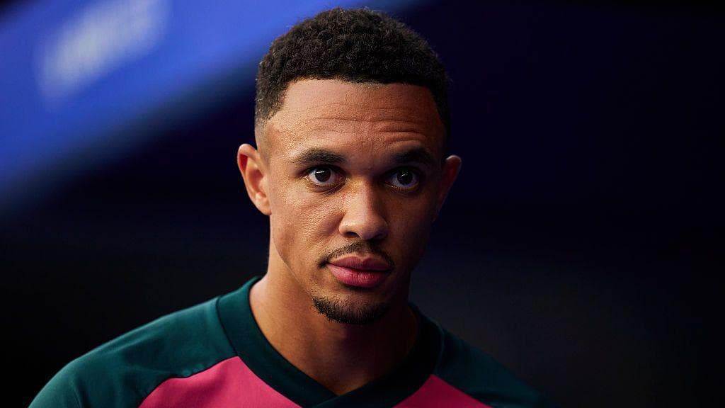 Real Madridi shqyrton largimin e Trent Alexander-Arnold, Liverpooli dhe Newcastle në garë
