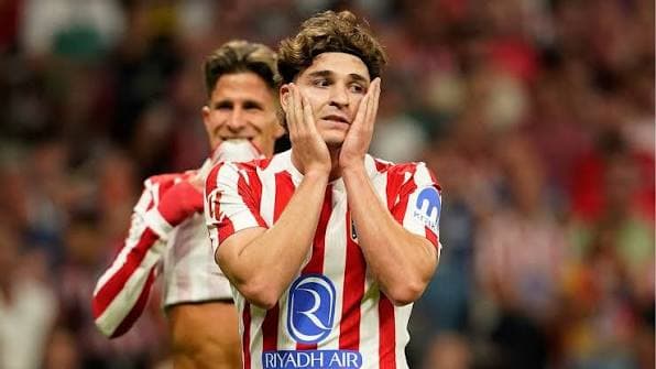 Agjenti i Julian Alvarez thumbon drejtuesit e Atletico Madridit