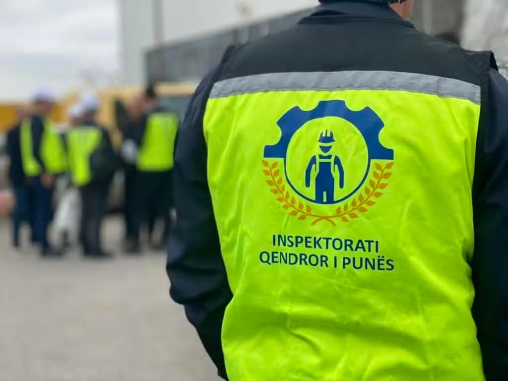 Inspektorati Qendror i Punës ndalon punimet në 6 objekte ndërtimi në Prishtinë, Pejë dhe në Mitrovicë