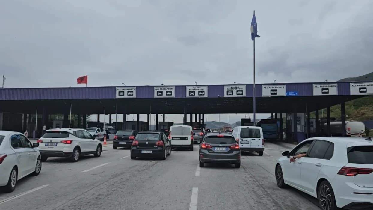 Qytetarë nga Shqipëria dhe diaspora drejt Prishtinës, nisen për marshin në mbështetje të ish-drejtuesve të UÇK-së