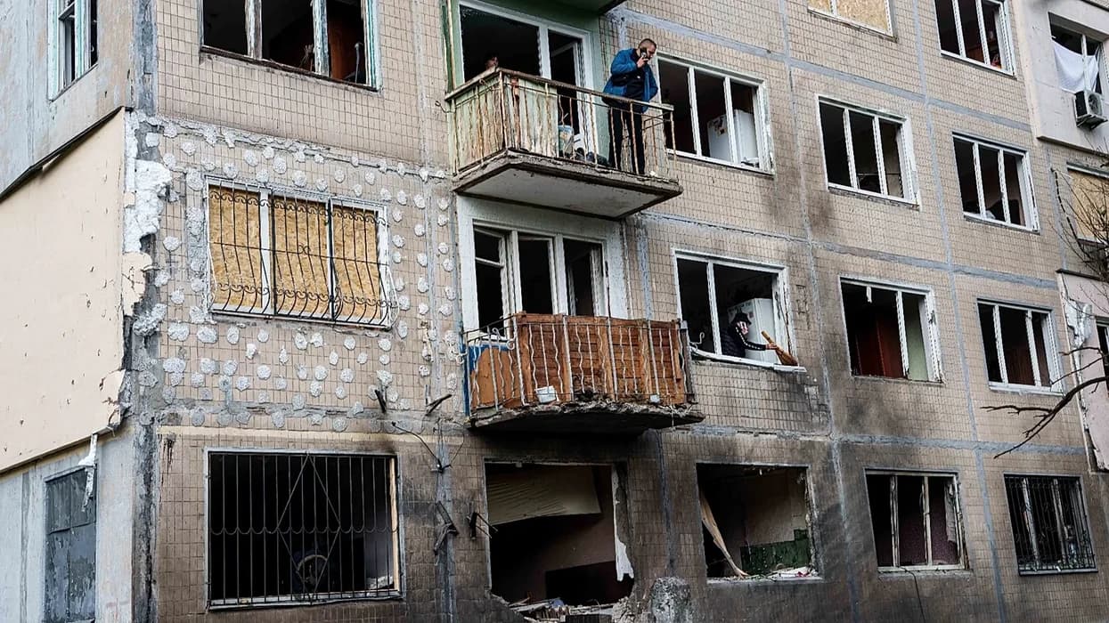 Rusia dhe Ukraina shkëmbejnë sulme vdekjeprurëse ndërsa Zelensky përgatitet të takohet me Trump në OKB