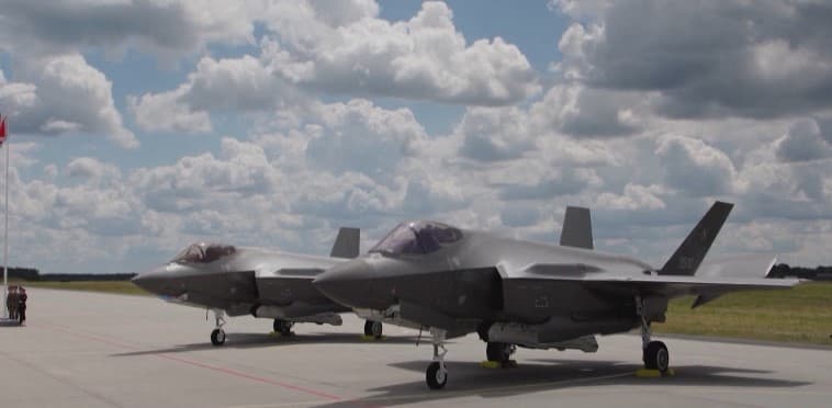 Polonia dhe Letonia ngrenë avionë luftarakë mes sulmeve ajrore ruse në Ukrainë