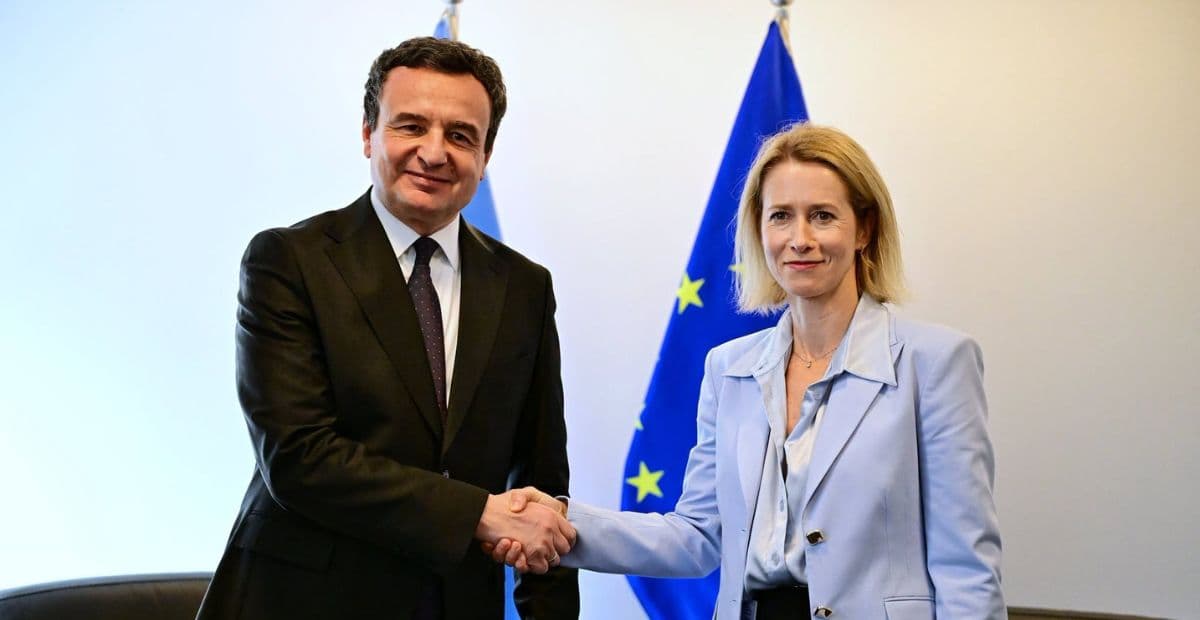 Kallas takon Kurtin dhe Vuçiqin: Normalizimi i marrëdhënieve Kosovë-Serbi duhet të ecë përpara