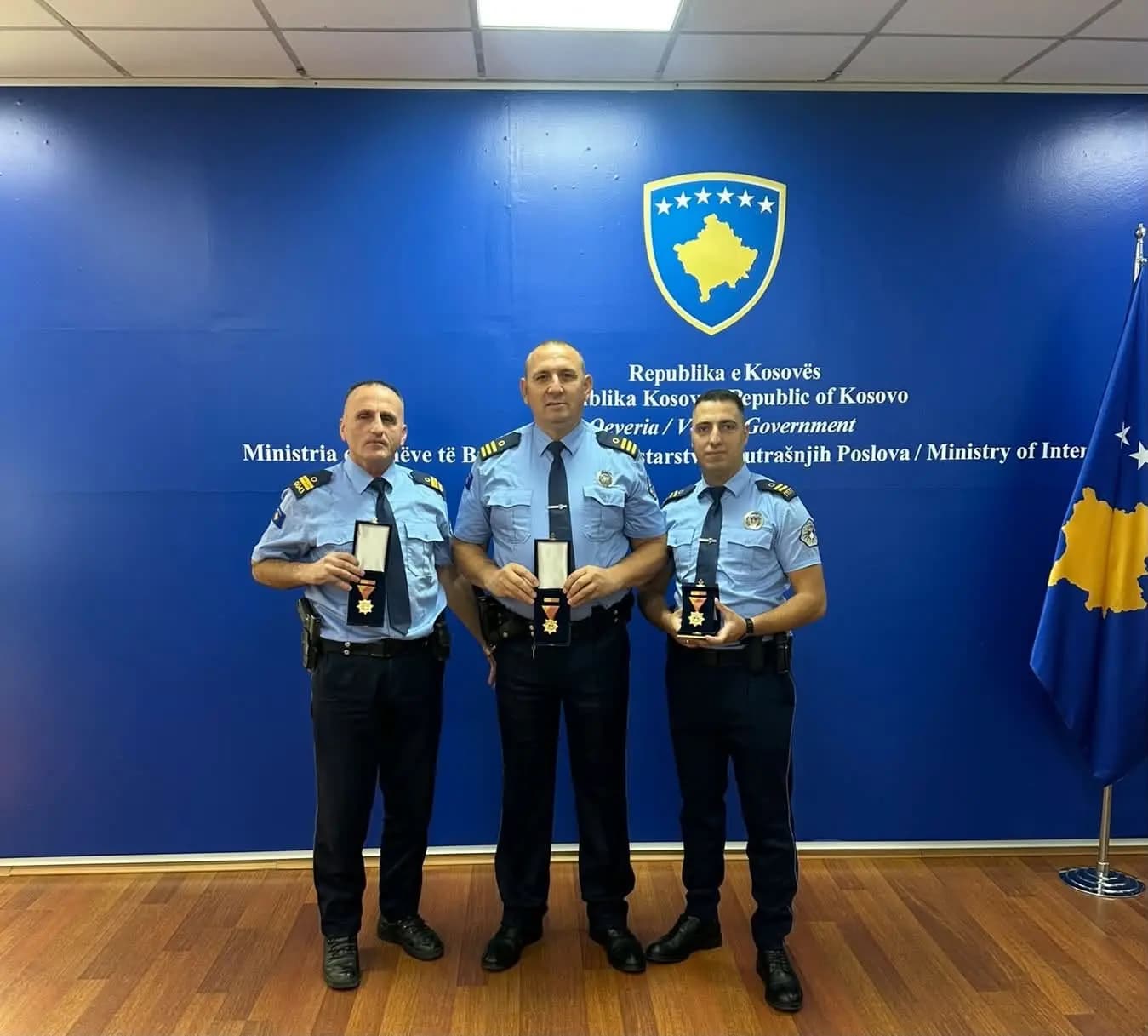 Heroizëm në uniformë, tre policë të Podujevës nderohen me medalje për shpëtimin e jetës