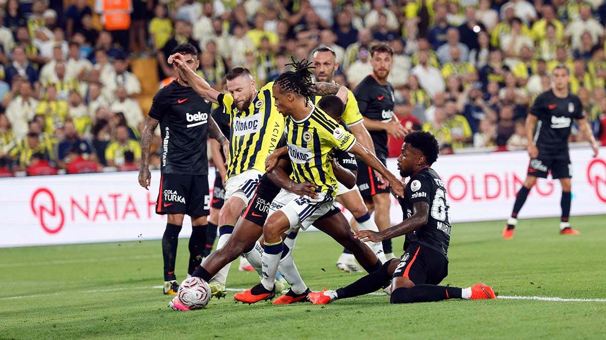 Fenerbahçe humbet derbin ndaj Besiktasit, Yildirim shpërthen ndaj gjyqtarëve: “VAR-i është në gjumë”
