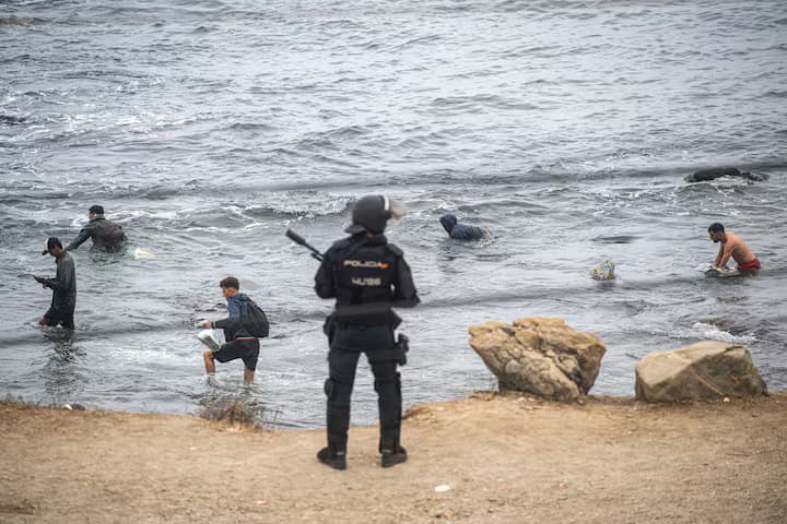 Italia dhe Spanja i japin fund mosmarrëveshjes për migrantët, hiqen kontrollet kufitare