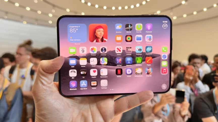 Riparimi i ekranit të brendshëm të iPhone Duo pa AppleCare+ kushton $999, ndërsa dëmtimet e tjera arrijnë deri në $1,499. Zbuloni çmimet zyrtare të riparimit dhe paketat e sigurimit.