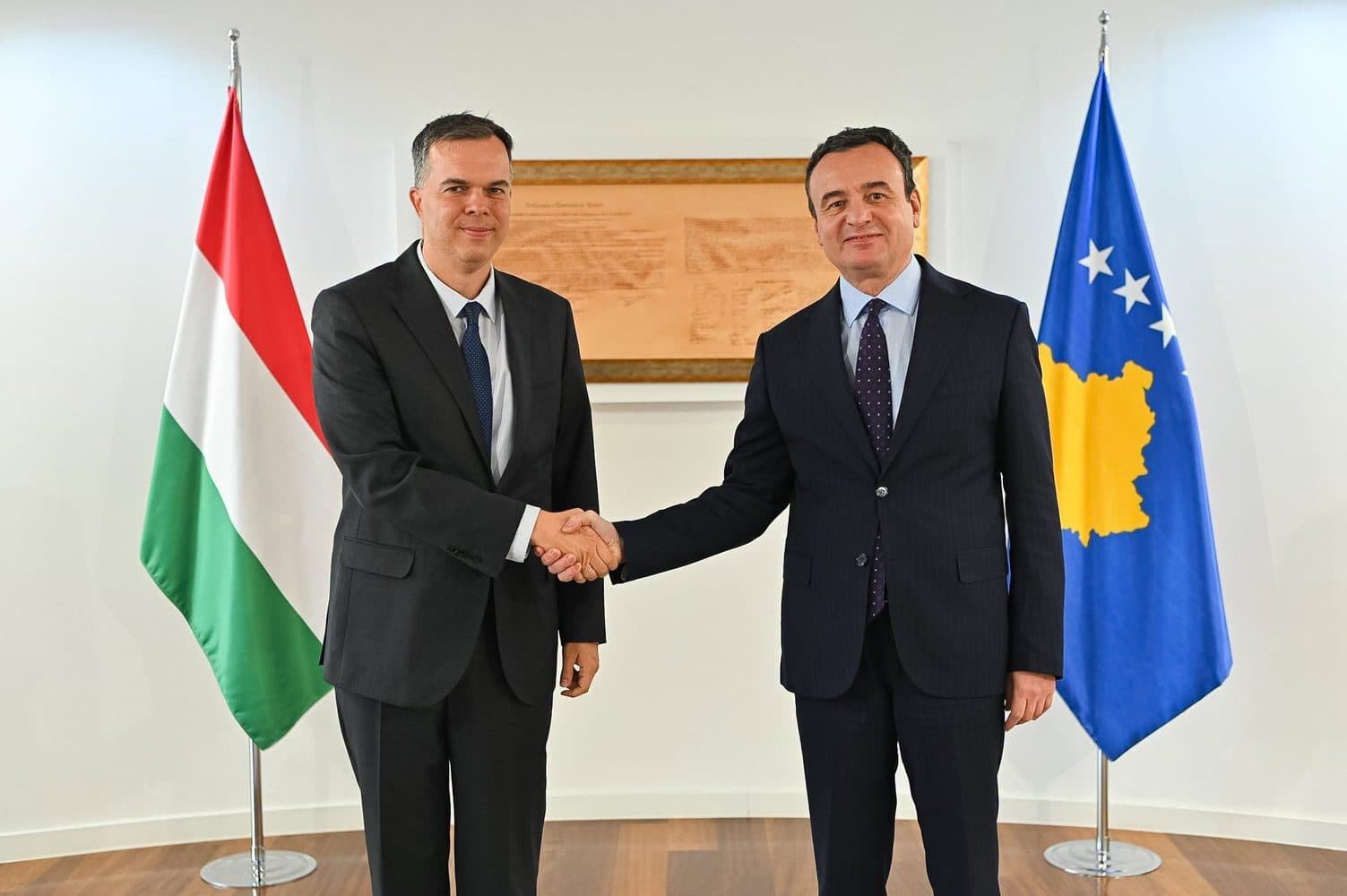 Kurti takon ambasadorin hungarez, diskutojnë për bashkëpunimin ekonomik
