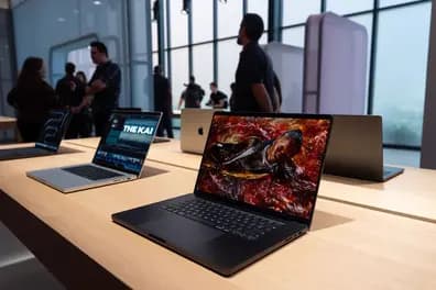 Apple fton mediat më 28 Tetor në eventin "Pro and tell". Analistët parashikojnë lansimin e Mac-it të parë me ekran me prekje (touchscreen) nën drejtimin e CEO-s së ri John Ternus.