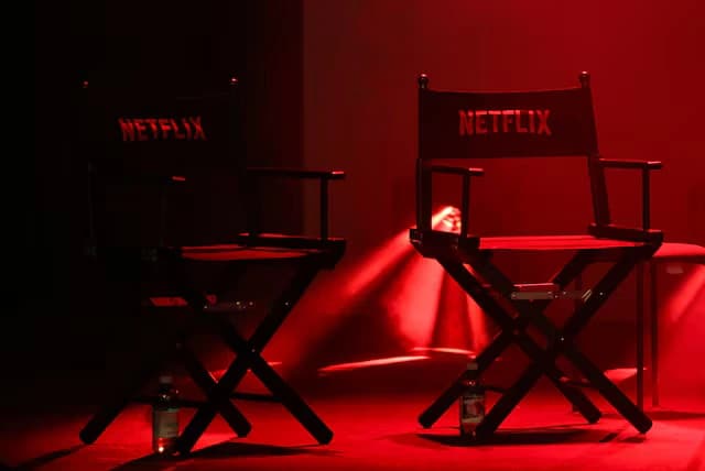Investitorët e Netflix presin të dhënat e Q3 midis rënies së kohës së shikimit në 49 orë në muaj, rritjes së normës së churn-it në 16.6% dhe konkurrencës nga YouTube