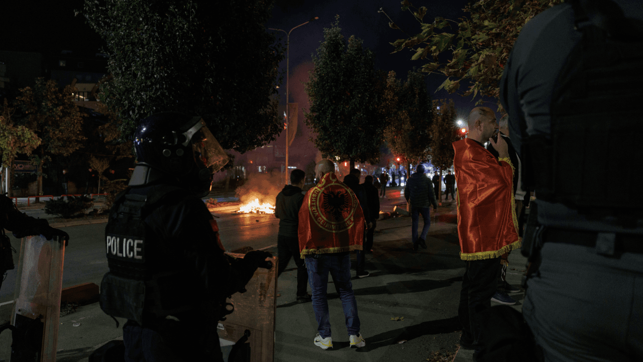 Sindikata e Policisë dënon sulmet gjatë protestave: Policët e Kosovës nuk janë palë në asnjë debat politik