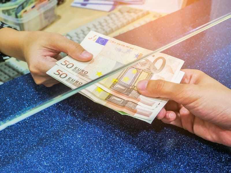 168 milionë euro i dërguan mërgimtarët në Kosovë vetëm dy muajt e parë të këtij viti