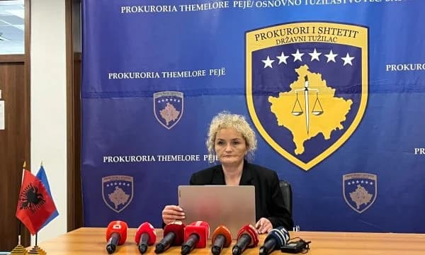 Vrasja e trefishtë në Deçan, ngitet aktakuzë ndaj babait dhe dy djemve të tij