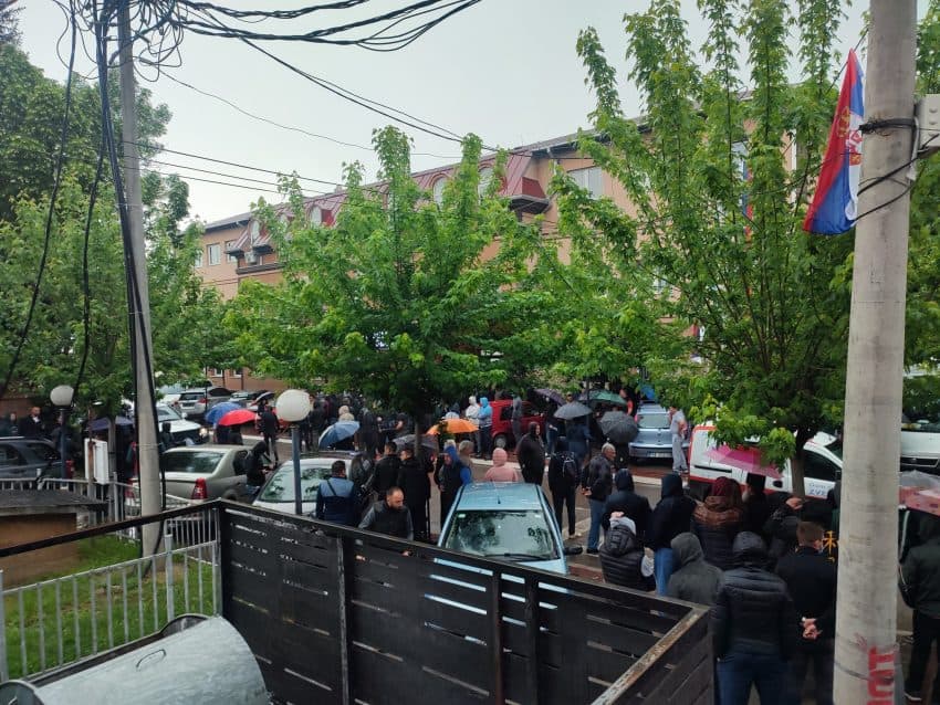 Gjykata pritet të marrë sot një vendim për dy serbët e arrestuar në protestën e Zveçanit