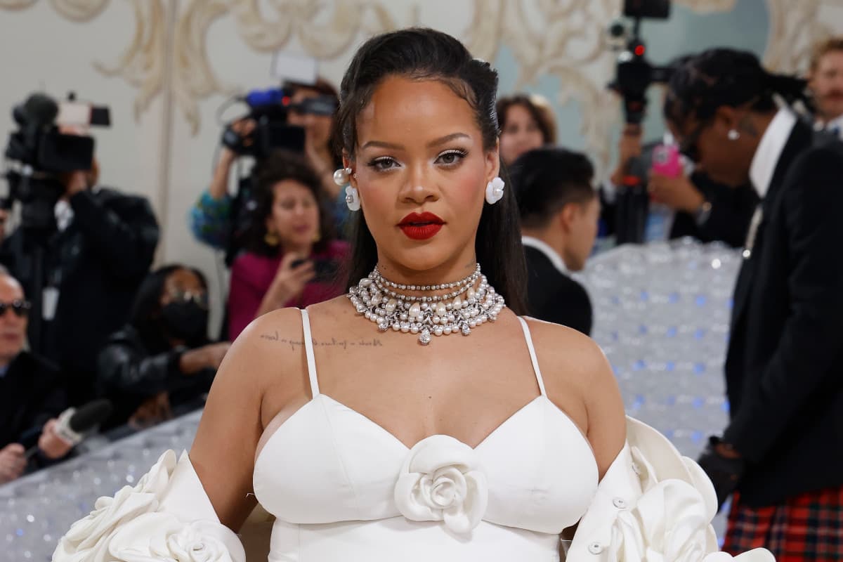 Daily Mail publikon certifikatën e lindjes së djalit të Rihanna-s
