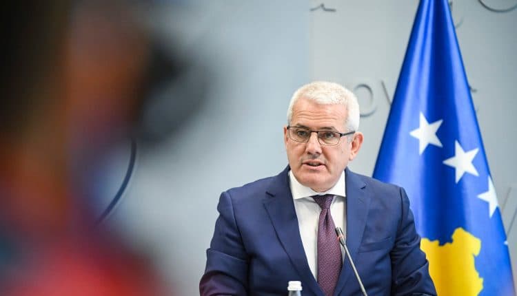A janë kontaktuar familjarët e policëve të kidnapuar dhe si do të nxirren ata? Përgjigjet ministri Sveçla