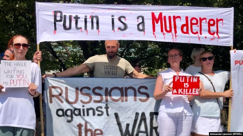 “Putini është vrasës”: Protestë në Podgoricë kundër presidentit rus