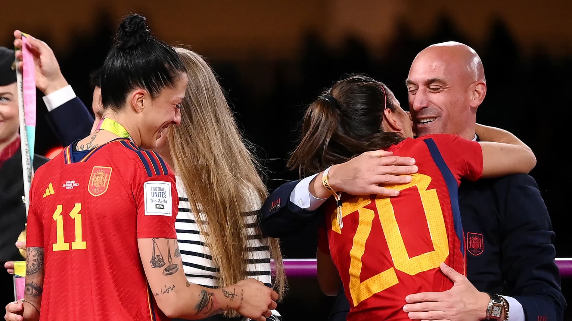 Puthi në buzë futbollisten, jep dorëheqje kreu i Federatës së Futbollit të Spanjës