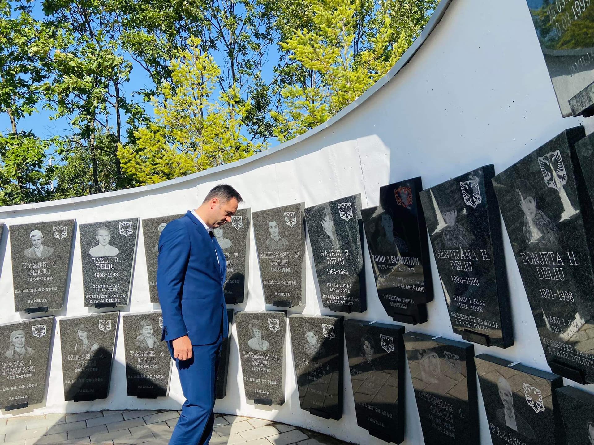 Konjufca bëri homazhe në kompleksin e varrezave në Abri të Epërme
