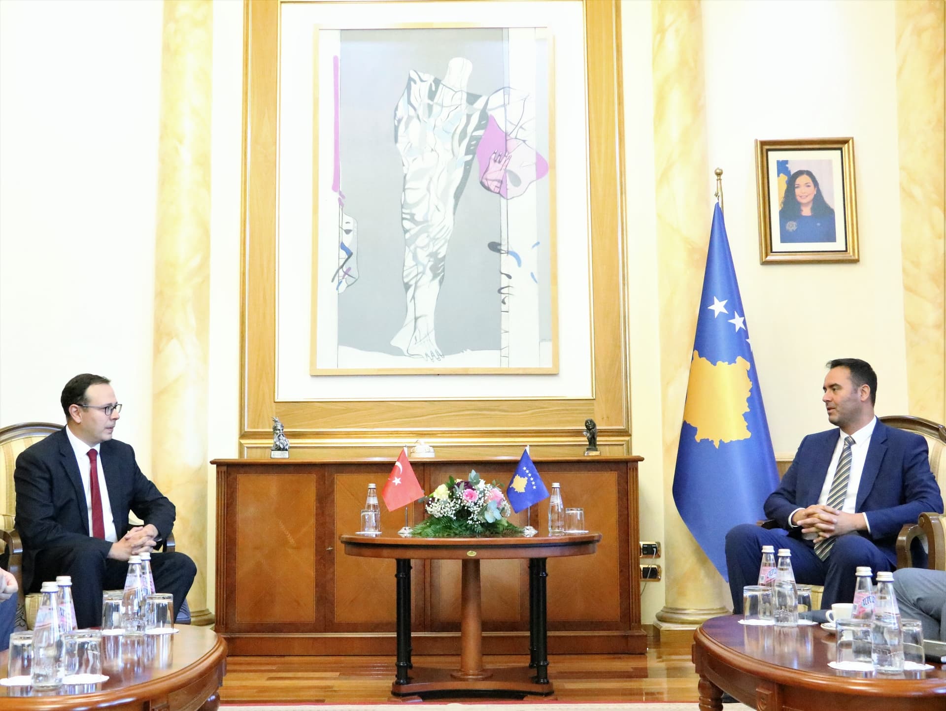 Konjufca priti në takim ambasadorin e Turqisë në Kosovë, Sabri Tunç Angili