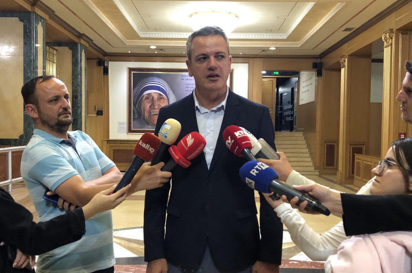 LDK-ja paralajmëron kallëzim penal ndaj Nagavcit – “Shkaktoi dëme ekonomike e emocionale”