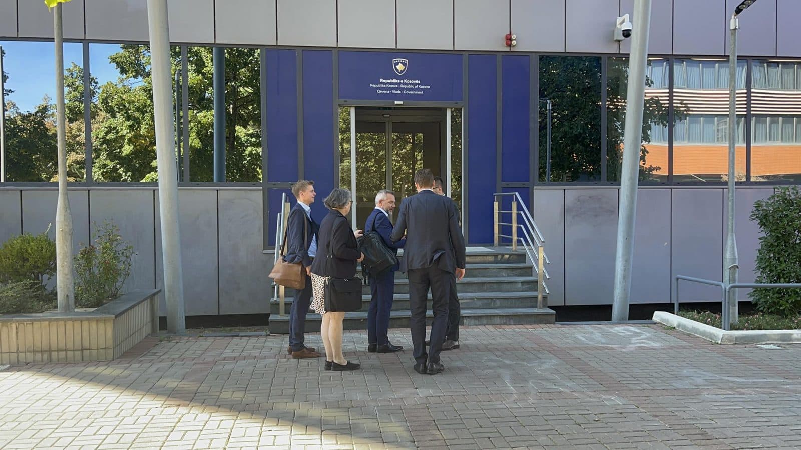 Roth në Qeveri, takohet me kryeministrin Kurti
