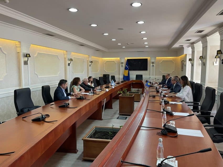 Ministri i Turizmit nga Izraeli, takohet me deputetët e Kuvendit