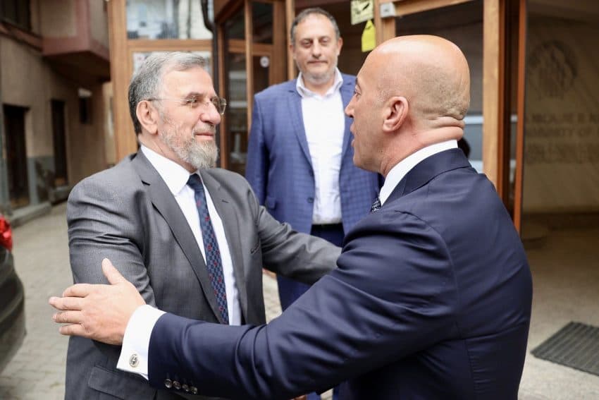 Haradinaj viziton myftiun Naim Tërnava: I lumtur që e pashë në gjendje të mirë shëndetësore