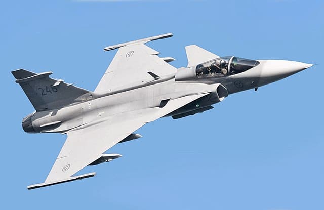 Suedia shqyrton dërgimin e avionëve luftarakë në Ukrainë