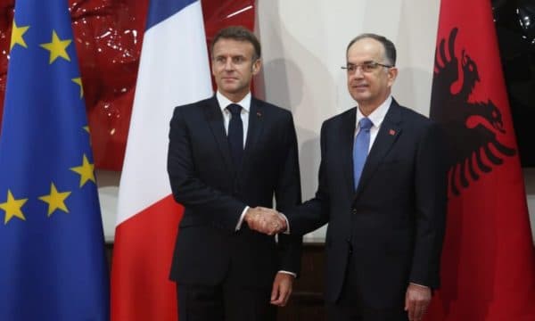 Begaj pret Macronin: Të dënohen aktet e dhunës së Serbisë në veri të Kosovës