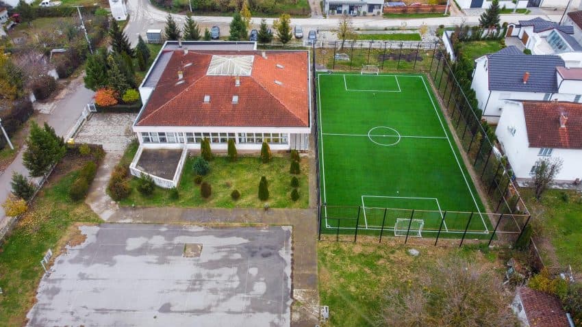 Aliu: Në Varosh rregulluam fushën sportive, do t’u shërbejë nxënësve dhe sportistëve