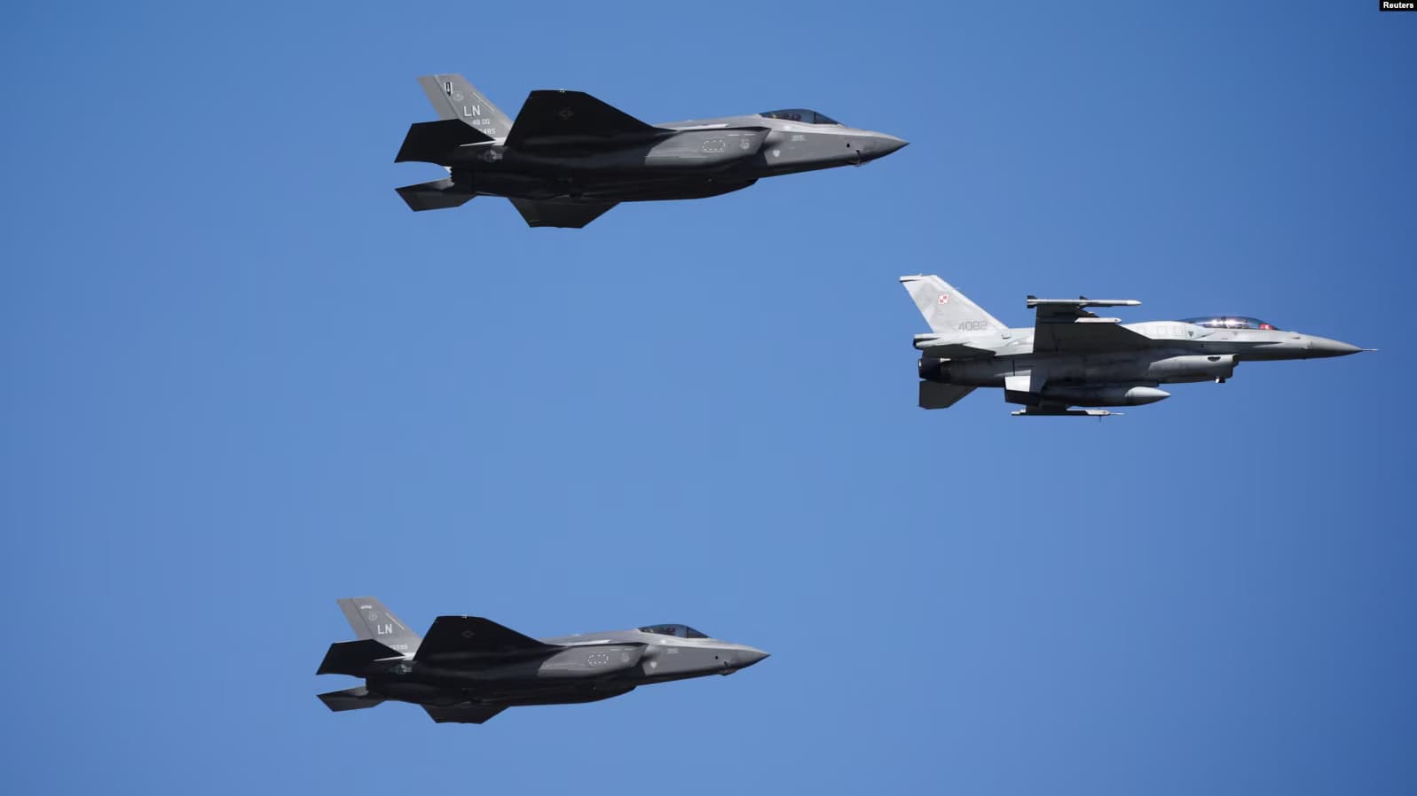 Polonia aktivizon avionët luftarakë pas sulmeve në Ukrainë