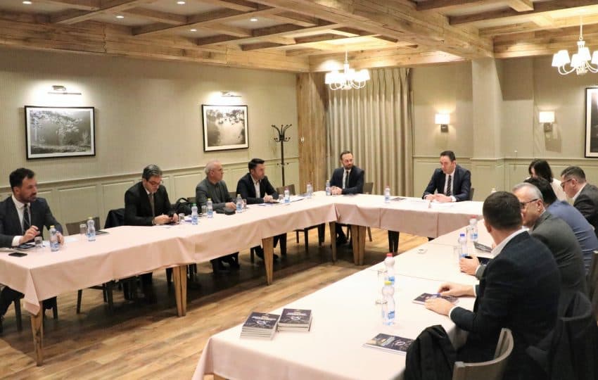 Konjufca takoi kryetarët e komisioneve parlamentare