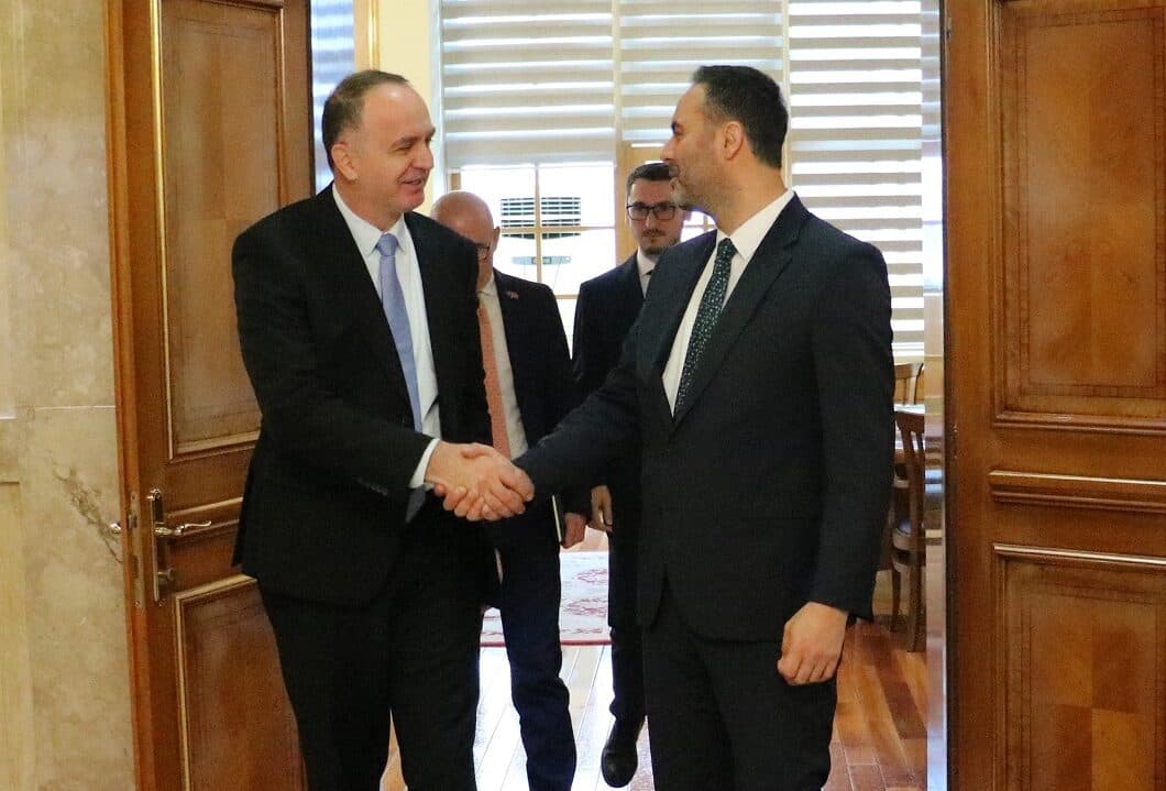 Konjufca priti në takim Zëvendëskryeministrin e Malit të Zi, Nik Gjeloshaj