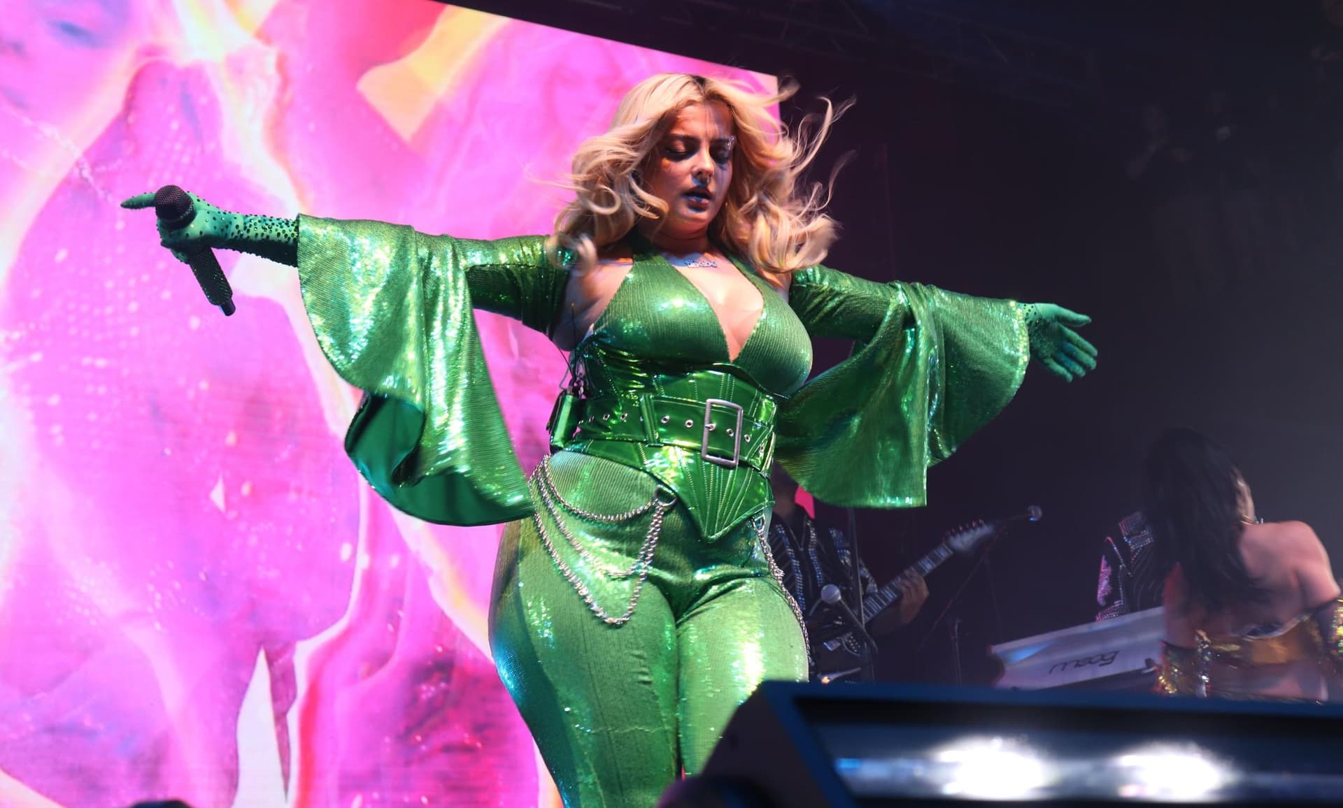 Bebe Rexha ka një përgjigje për ata që e quajnë të shëndoshë