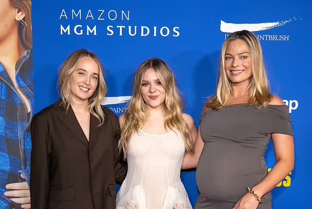 Margot Robbie duket në formë të mrekullueshme, teksa tregon barkun e saj në rritje gjatë një eventi në Los Angeles