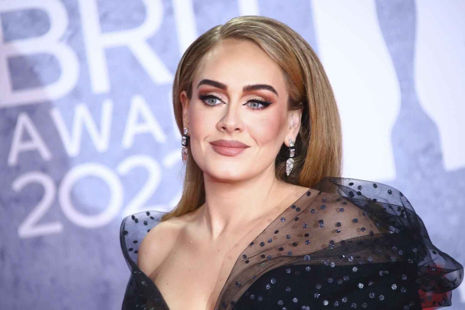 Adele i mërzit fansat me lajmin e fundit