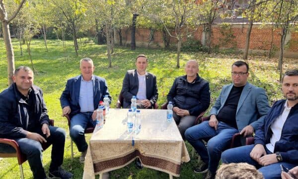 Abdixhiku bashkë me Imri Ahmetin vizitojnë Gazmend Muhaxherin: Dhuna s’ka vend në demokraci
