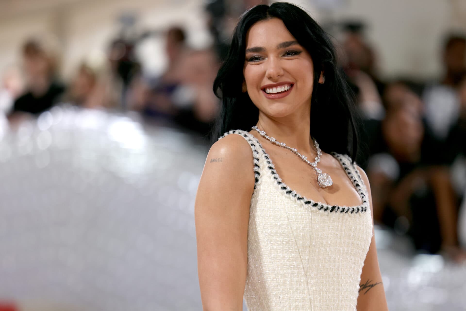 Dua Lipa, e dyta në listën e artistëve të rinj më të pasur në Britani