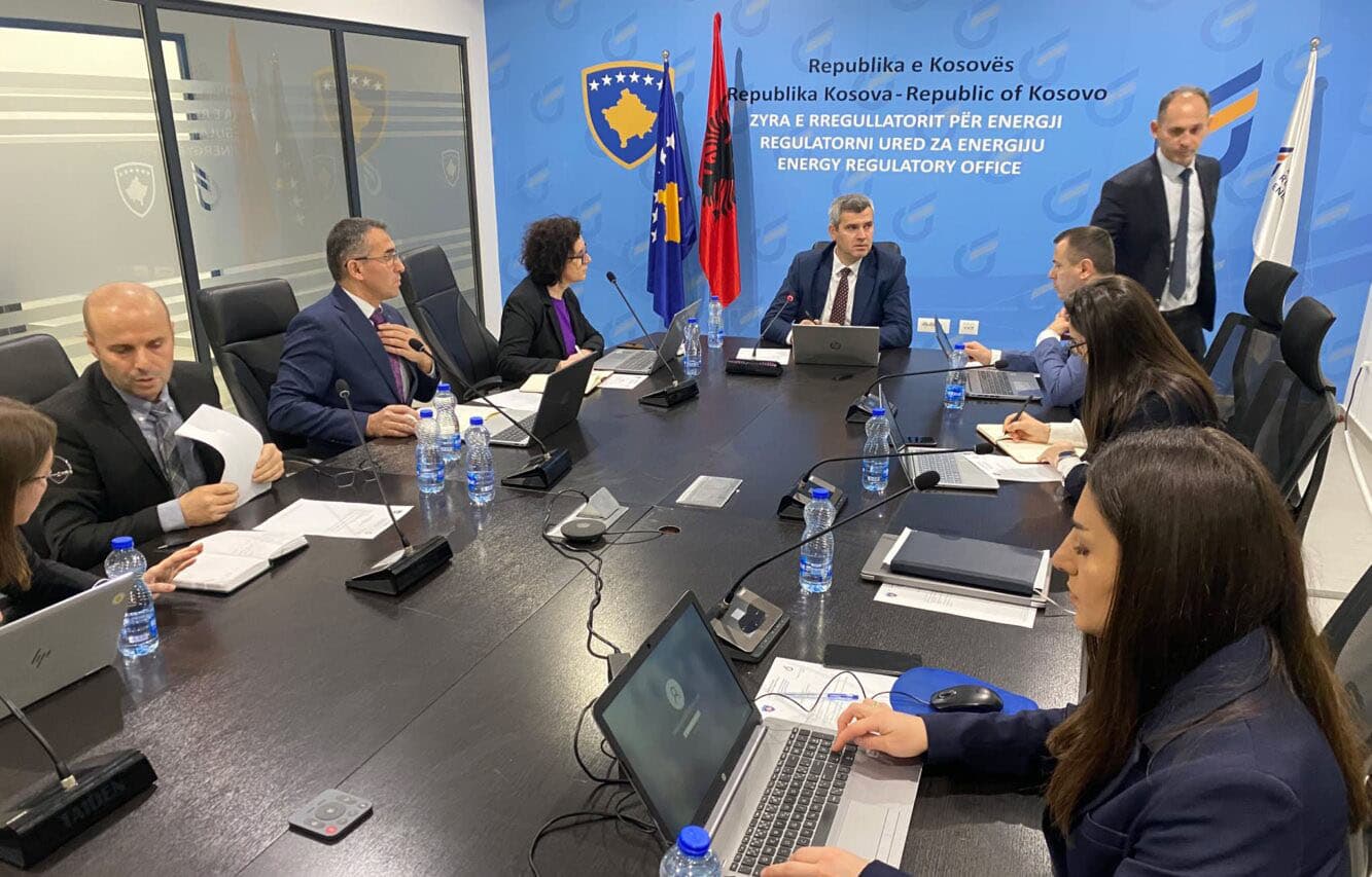 ZRrE aprovon shtrenjtimin e rrymës për 16.1 për qind