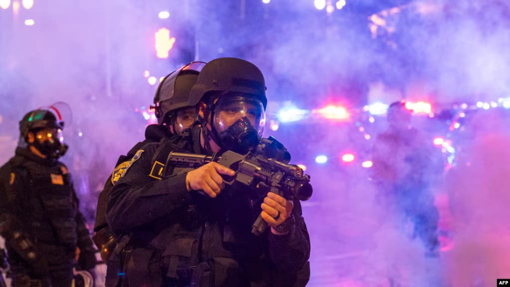 Përshkallëzohen protestat në Los Anxhelos