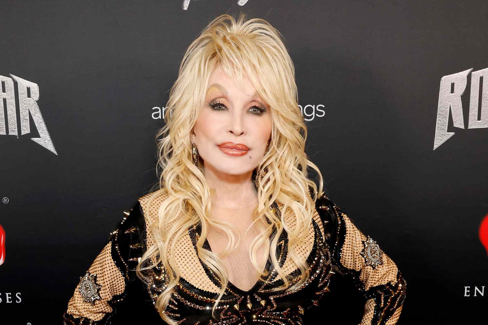 Dolly Parton mohon thashethemet për shëndetin e saj
